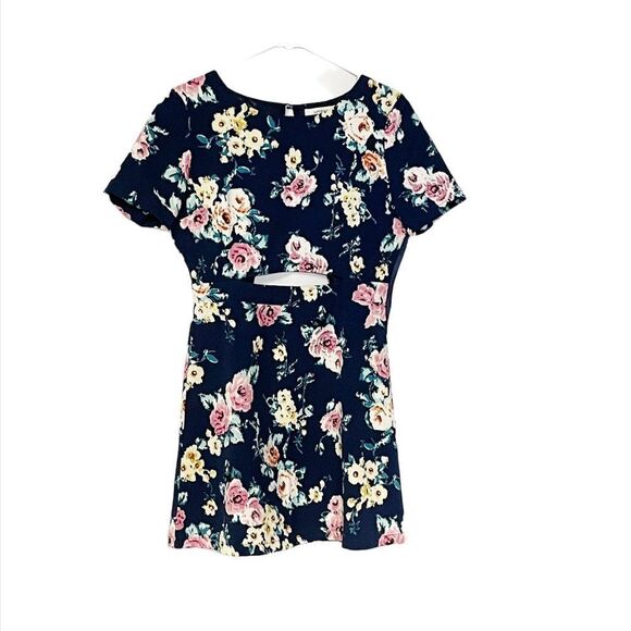 Umgee Dresses & Skirts - Umgee Floral Short Sleeve Fit & Flare Dress M